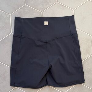 Vuori studio pocket short